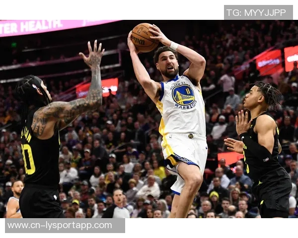 克莱复苏状态回暖表现出色10投5中斩获15分5篮板3三分球