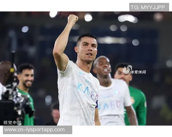 C罗40岁依旧神勇点射破门创造连续25年进球传奇